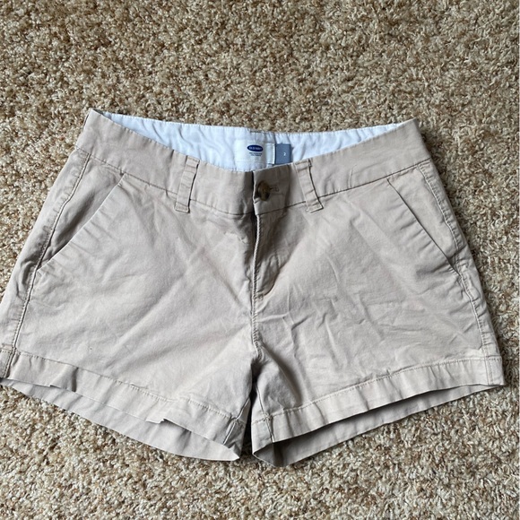 Khaki women’s Old Navy shorts - Picture 2 of 2